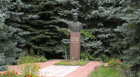 Памятник В.А.Закруткину в Кочетовской